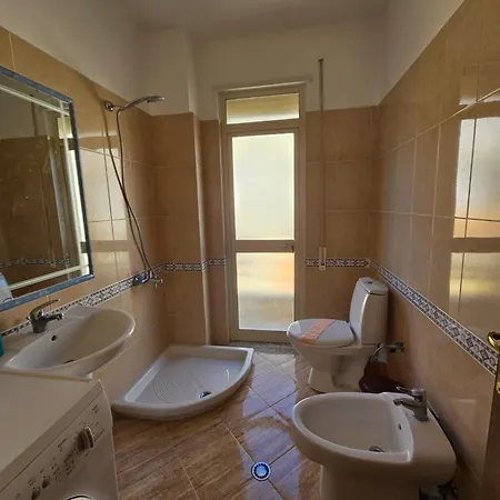 Kompleksi Freskia Golem (Tirana)