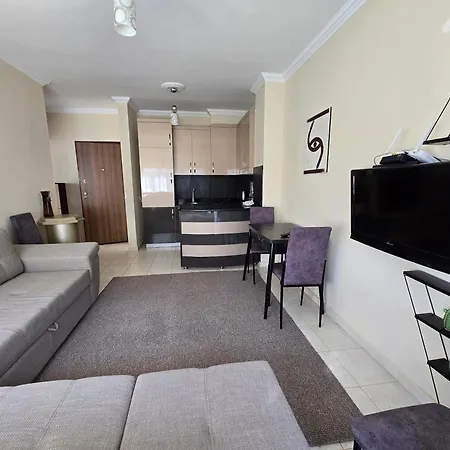 Kompleksi Freskia Apartment Golem (Tirana)