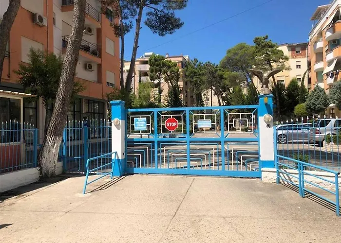 Kompleksi Freskia Golem (Tirana)