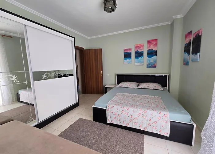 Kompleksi Freskia * Golem (Tirana)